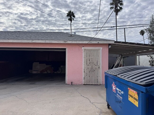 Photo - 8211 Crenshaw Dr