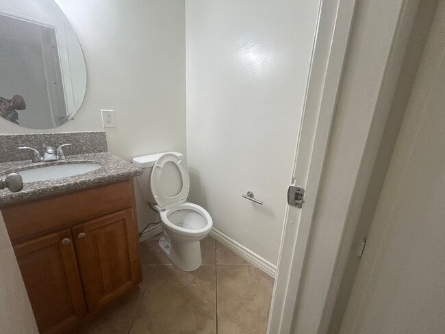 Photo - Spacious 2bed 1.5bath Apartment for Rent in Huntington Beach