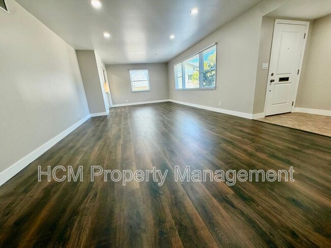 Photo - 318 S California St
