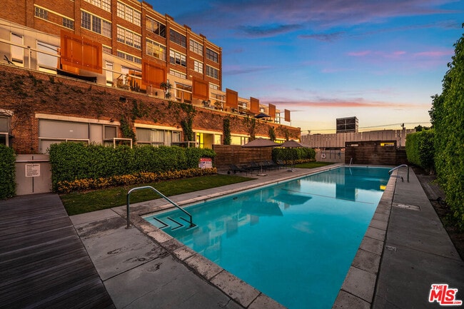 Building Photo - 1850 Industrial St Unit 106