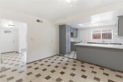 Photo - 7082 Heil Ave