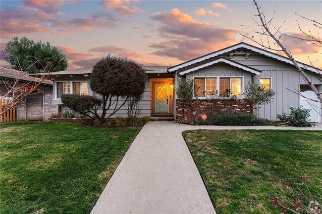 Building Photo - 23642 Oxnard St Rental