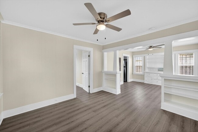 Building Photo - 5008 1/2 South Wilton Place