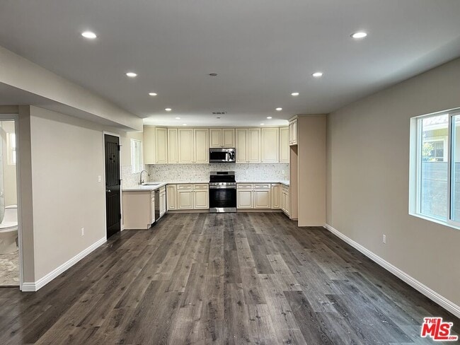 Photo - 5062 CA-27 Unit 2