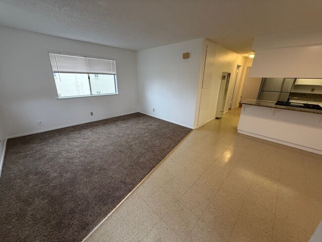 Photo - 118 W Boone St