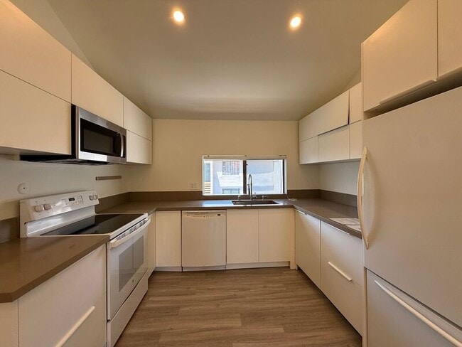 Building Photo - 6194 Agee St Unit 64