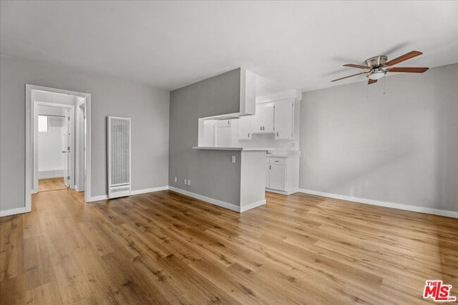 Building Photo - 12717 Pacific Ave Rental