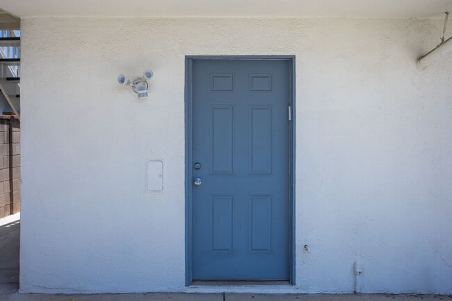 Building Photo - 1238 S Mullen Ave Unit Studio