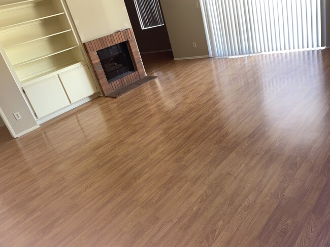 Photo - 215 E Elmwood Ave