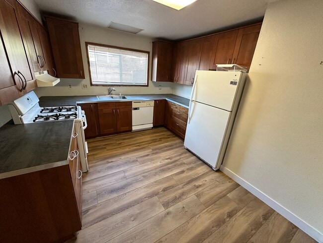 Photo - 5BD/2BA, Huge Yard!