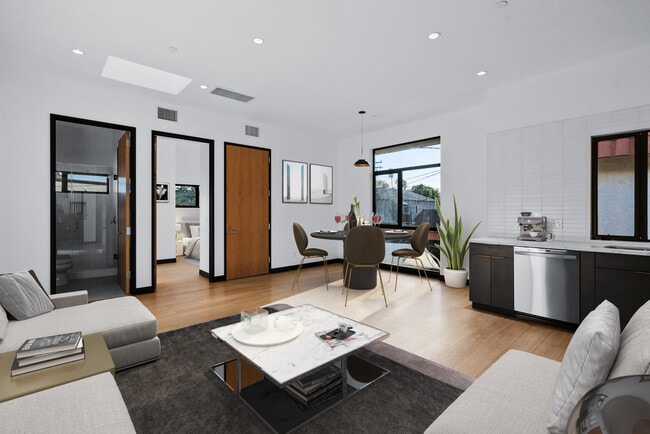 Photo - 922 W Clark Ave Unit 201