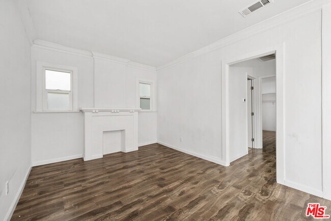 Photo - 2738 Cloverdale Ave