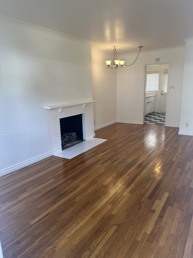 Photo - 933 W Huntington Dr