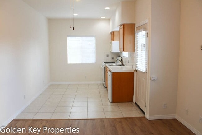 Photo - Charming detached granny flat in South Oceanside!