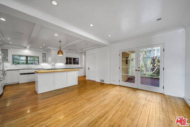 Photo - 333 S Roxbury Dr
