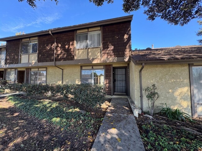 Spacious 3+2.5 Townhome in Woodbridge Park - Spacious 3+2.5 Townhome in Woodbridge Park