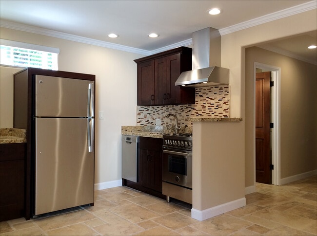 Unit F - 1105 N Milpas St Rental
