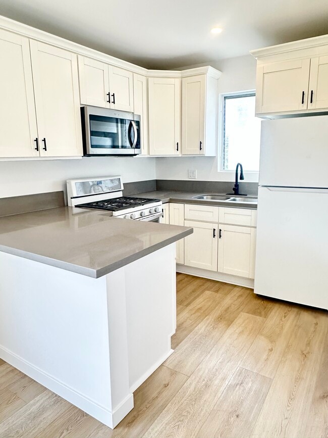 Photo - 1638 Granville Ave