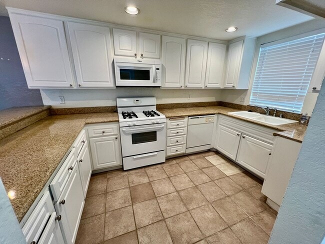 Photo - Lovely 2bd. condo in Claremont w/2 car garage