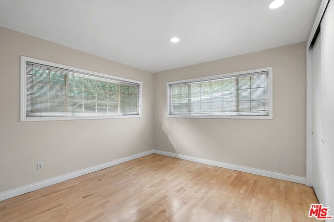 Building Photo - 9631 Crystal View Dr