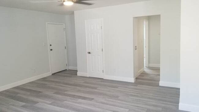 LIVING ROOM - 5667 Fountain Ave Unit #8