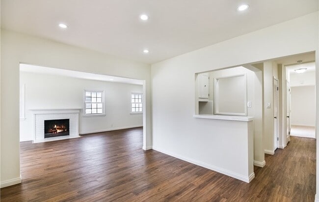 Photo - 6434 Densmore Ave