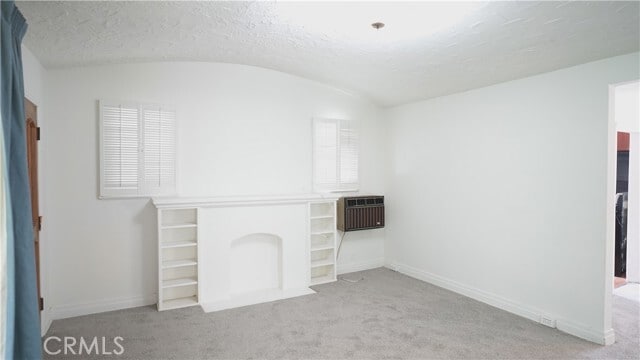 Photo - 214 E 92nd St