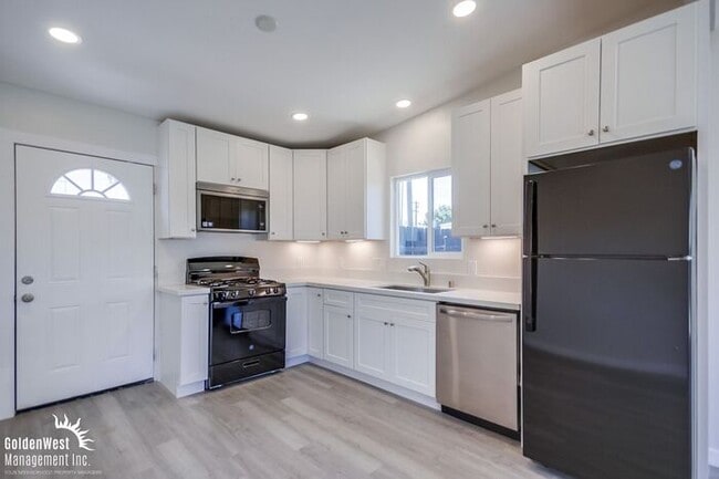 Photo - Remodeled 2Bdm 1Ba Apartment with Spacious Yard in La Mesa