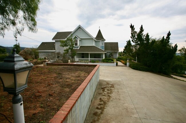 Photo - 4br 3-1/2ba Victorian in hills of Blossom Valley