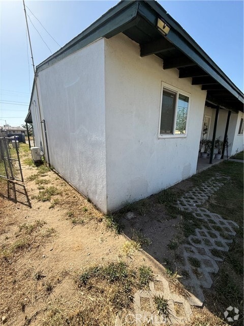 Building Photo - 9416 Cedar Ave Rental