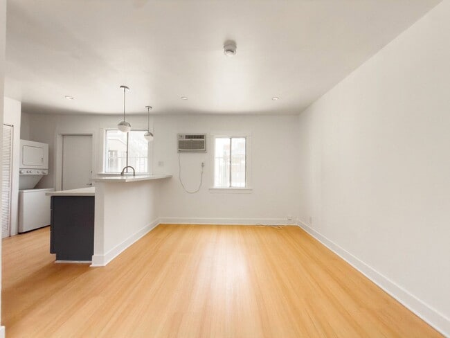 Building Photo - 4730 St Charles Pl Unit 4730 1/8a