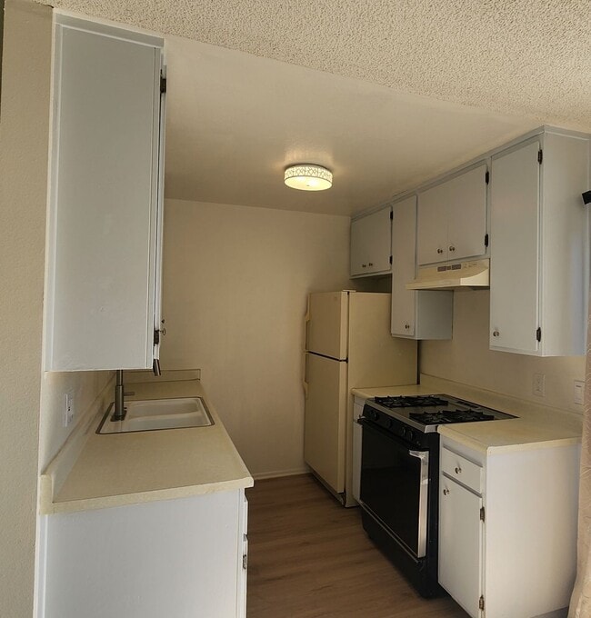 Photo - 147 Sespe Ave Unit B