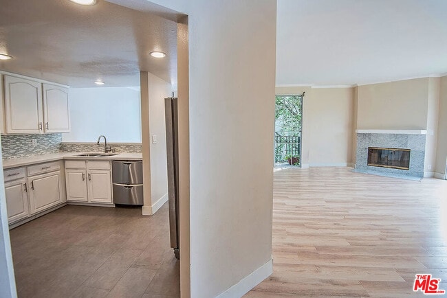 Photo - 458 N Oakhurst Dr Unit 201