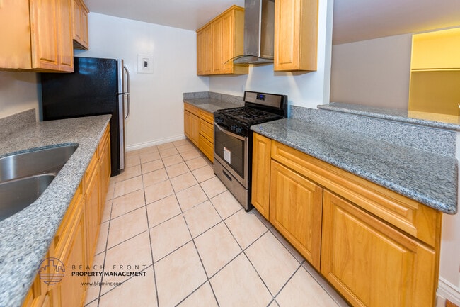 Photo - 740 S. St. Andrews Pl.