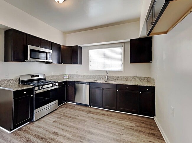 Photo - 940 W Kensington Rd