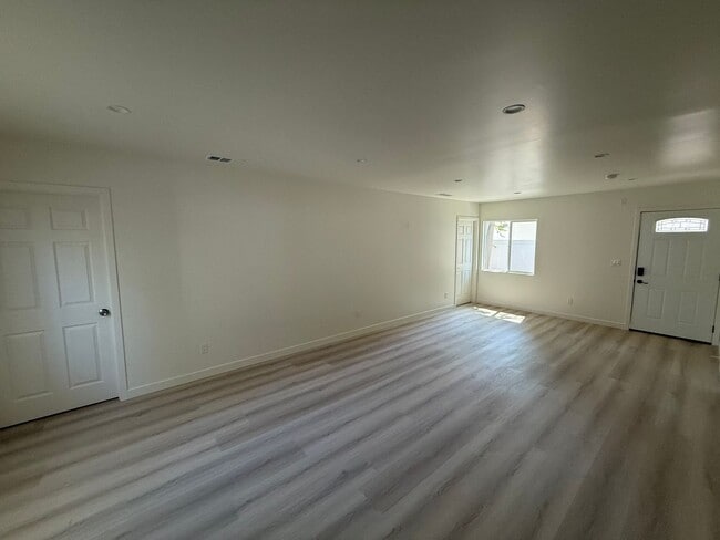 Photo - 7725 Owensmouth Ave Unit 7727