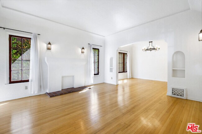 Photo - 419 N Ogden Dr