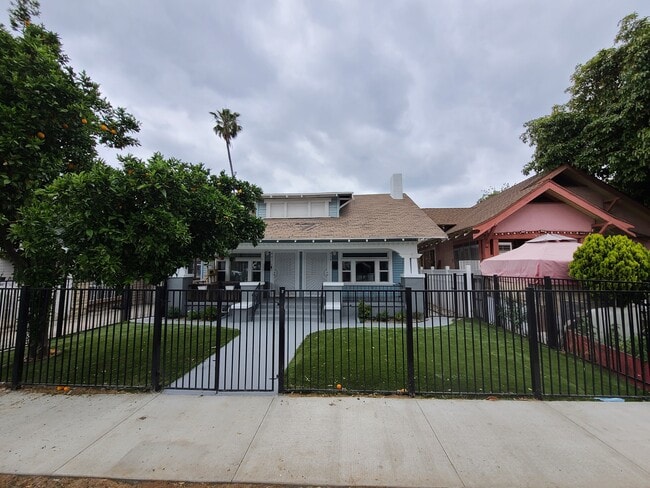 Photo - 639 W 43rd St Unit 641