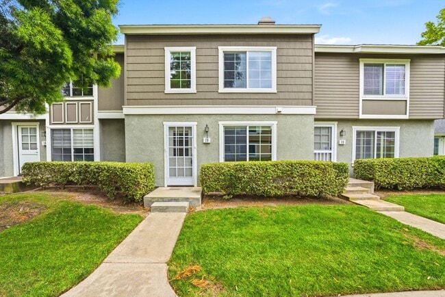 Building Photo - Spacious Two Story Townhome in Woodbridge