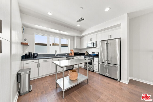 Photo - 2928 Rowena Ave Unit 3