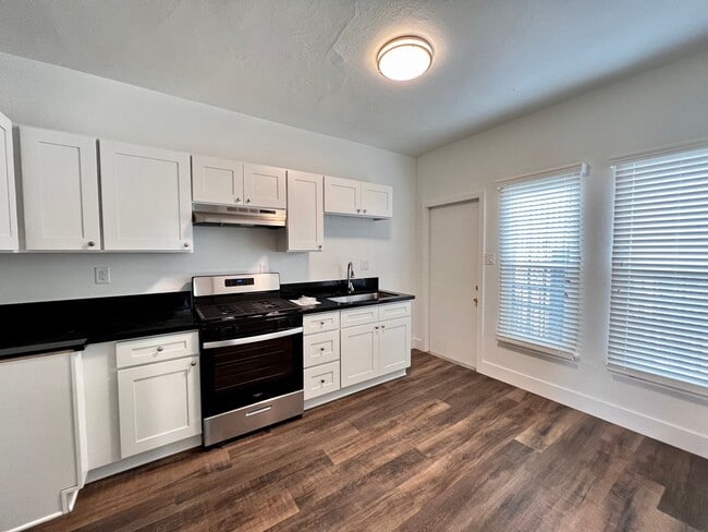 Building Photo - three Bedroom Unit 1767-D Pacific Avenue