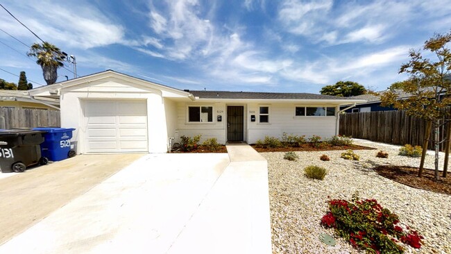 Building Photo - Beautiful home on Tipton with private yard!!