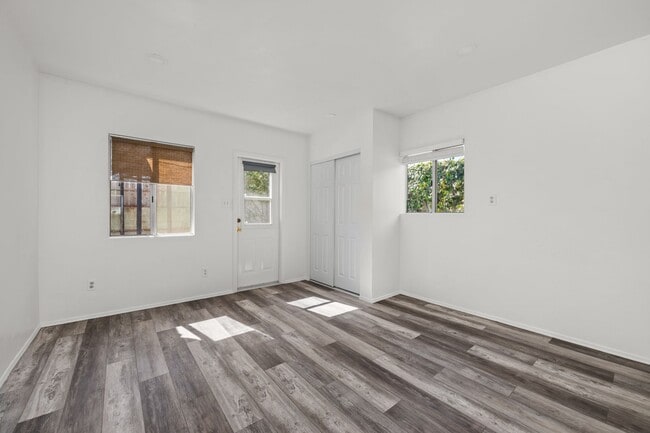 Photo - 6467 Cleo St