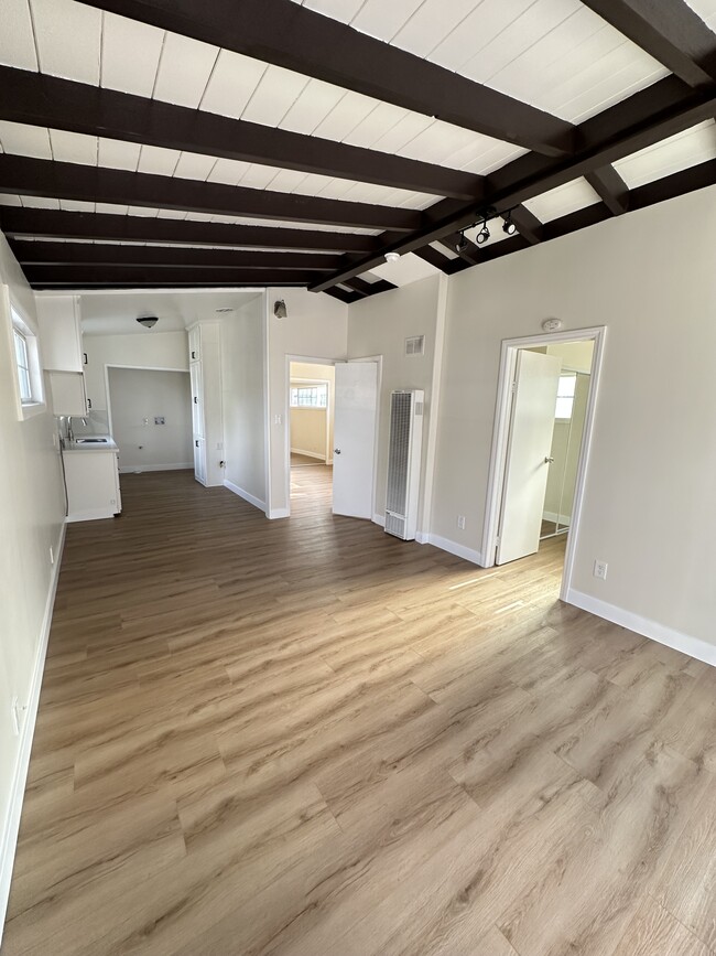 Building Photo - 171 E 68th Way Unit Rear Long Beach