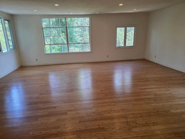 Building Photo - 16 Champion Pl Unit A