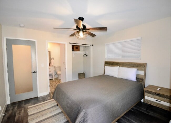 Photo - 921 W Aeroplane Blvd