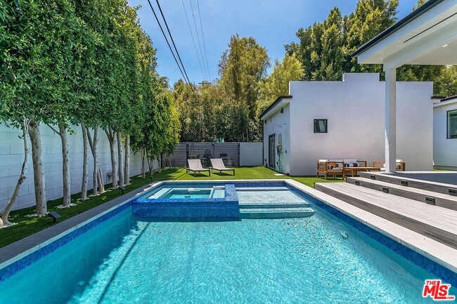 Photo - 1948 S Point View St