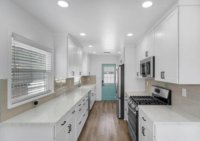 Photo - 15017 Bodger Ave