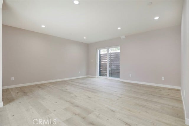 Photo - 15557 Wyandotte St