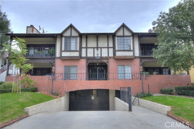 Building Photo - 2606 Caada Blvd Unit 201